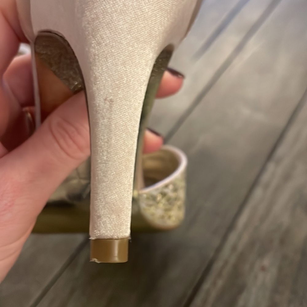 Adrianna Papell Gold Heels - Picture 4 of 7